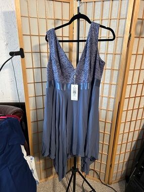 Sleeveless Lace Bodice V-Neck Chiffon Dress in Slate Blue